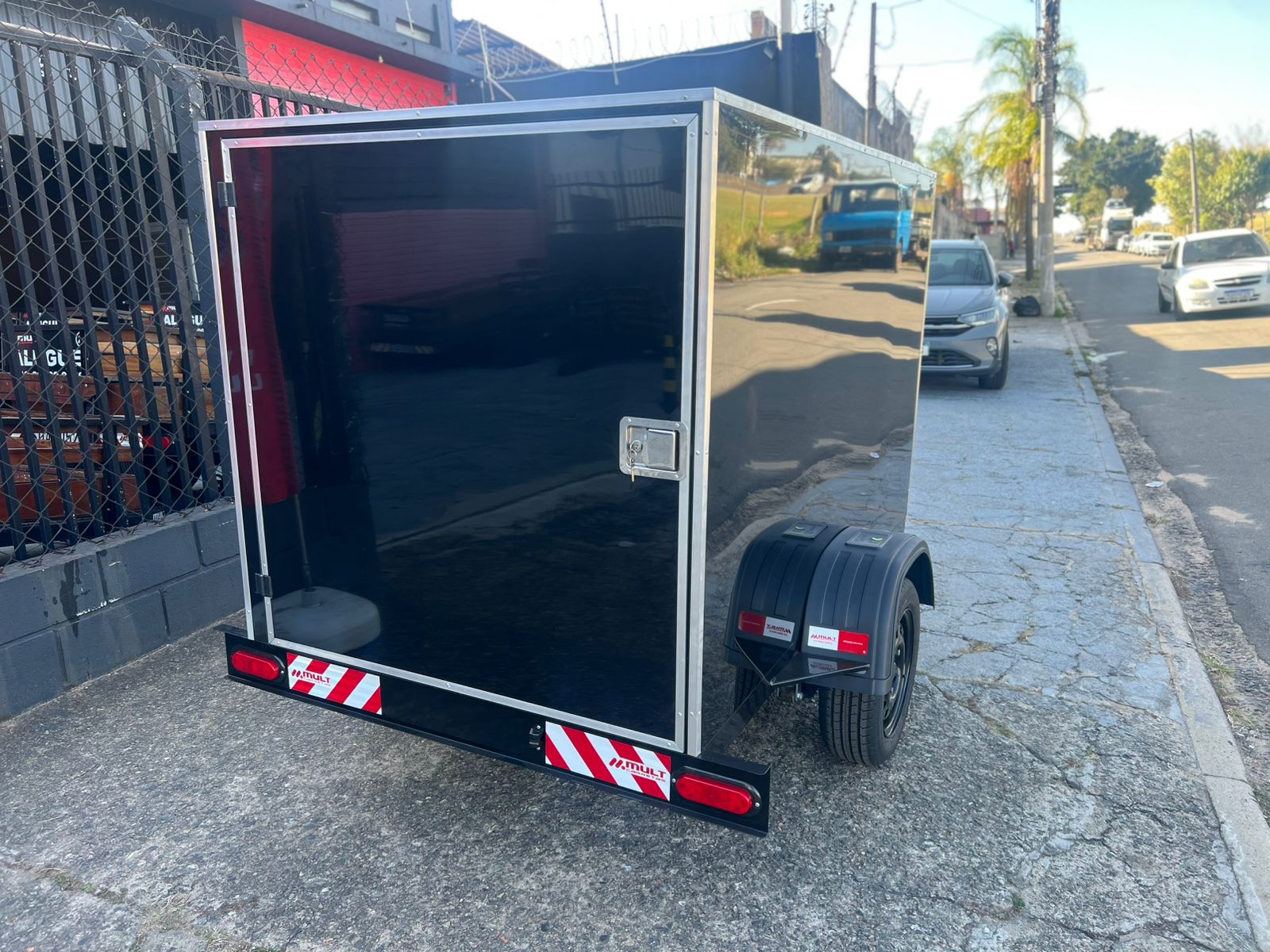 Carreta Baú - Carga Fechada 2,00 L x 1,10 L x 1,20 A - ACM - Imagem 3
